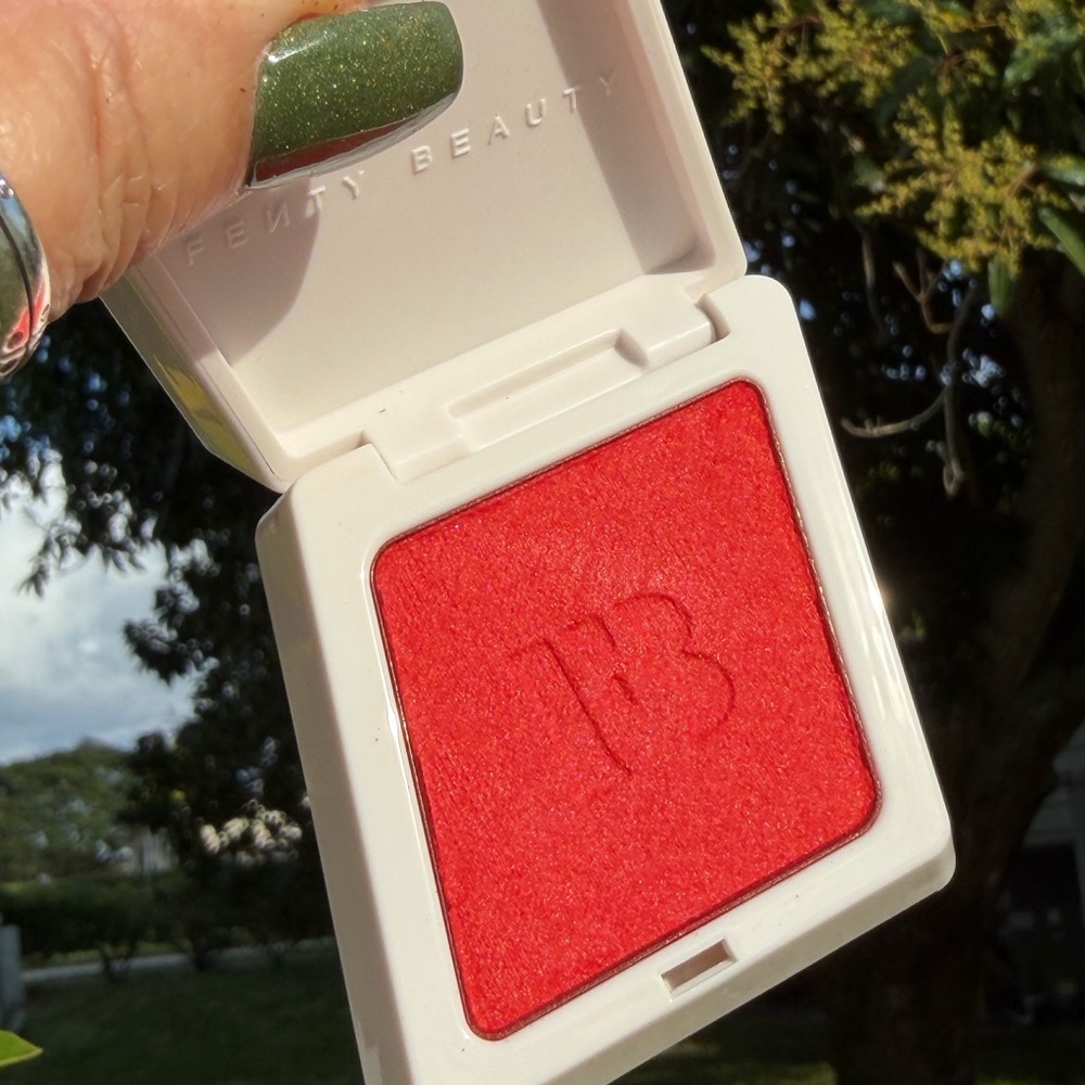FENTY BEAUTY Fenty Cheeks Suede Powder Blush in Daiquiri Dip (Coral Red)